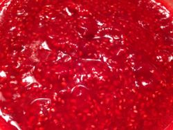 Früchte aufkochen lassen und zerkleinern