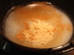 Wasser, Zucker, Zimt und Vanillezucker kurz aufkochen lassen