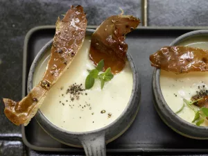 Cremige Pastinaken-Kartoffel-Suppe Cremige Pastinaken-Kartoffel-Suppein einer Tasse