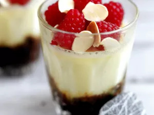 Fruchtmus mit Vanillecreme Fruchtmus mit Vanillecreme im Glas