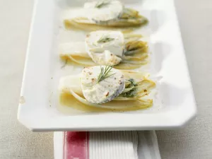Gebackener Chicorée mit Ziegenfrischkäse Rezept | EAT SMARTER