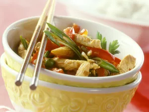 Gemuse Hahnchen Pfanne Auf Asiatische Art Rezept Eat Smarter 