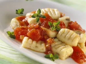 Gnocchi Mit Tomatensauce Rezept Eat Smarter 