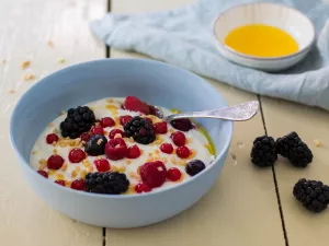 Quarkcreme mit Beeren Quarkcreme mit Beeren und Leinöl