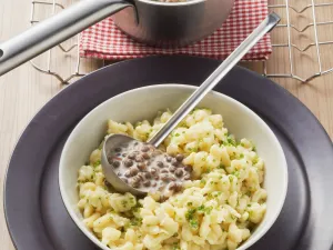 Quarkspatzle Mit Sahnigen Linsen Rezept Eat Smarter 