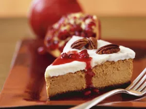 Susskartoffelkuchen Mit Pecannussen Und Granatapfelsosse Rezept Eat Smarter