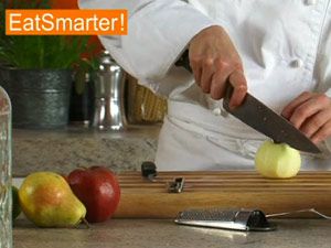 Apfel schälen und schneiden