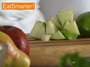 Apfel zum Entsaften vorbereiten