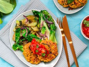 Asia-Naturreis-Bratlinge auf Sauce süß-sauer mit Sesam-Paksoi Rezept