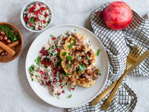 Blumenkohlsteaks mit Haselnuss-Käse-Crunchy mit gezimtem Reis Rezept