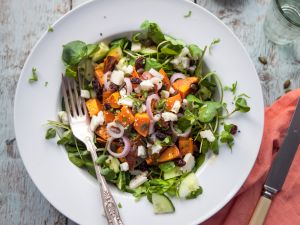 Brunnenkresse-Salat mit Feta und Süßkartoffel