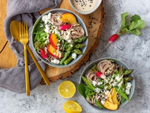 Buddha-Bowl mit grünem Spargel und Soba-Nudeln Rezept