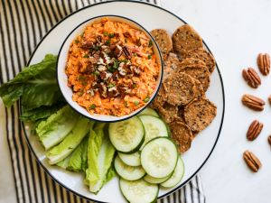 Buffalo-Pimento-Cheese-Dip mit Pekannusskernen Rezept