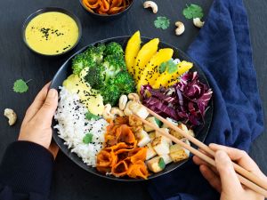 Bunte Reis-Bowl mit Kamalis Duftreis, Mango und Tofu Rezept