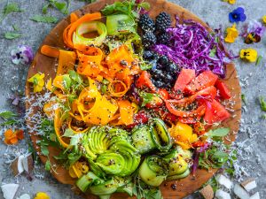 Bunter Regenbogensalat Rezept