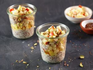 Buttermilch-Leinsamen-Pudding mit Apfelwürfeln Rezept