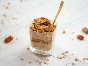 Coffee Cake Overnight Oats mit Pekannüssen Rezept