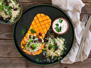 Gefüllte Butternutkürbisse mit Reis und Ziegenkäse-Sauce Rezept