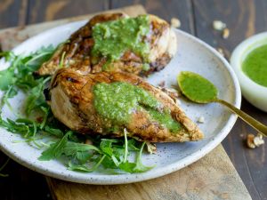 Gegrilltes Balsamicohähnchen mit Pekannuss-Pesto Rezept