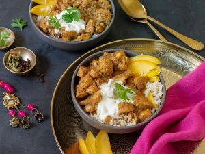 Hähnchen-Blumenkohl-Korma mit Mango-Reis und Koriander Rezept