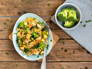 Hähnchen-Reis-Pfanne mit Brokkoli und Mais Rezept