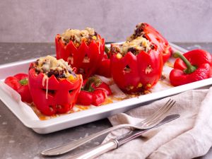 Gefüllte Halloween Paprika à la Chili con Carne Rezept Gefüllte Halloween Paprika à la Chili con Carne Rezept