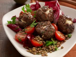 Herbstsalat mit Hackbällchen Rezept