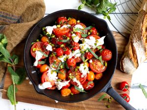 Honig-Ofentomaten mit Burrata und Pistazien Rezept