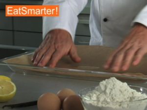 Wie Sie Biskuitteig problemlos auf ein Blech streichen