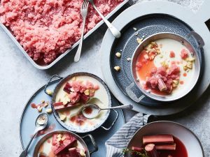 Joghurt-Sahne-Mousse mit Granita