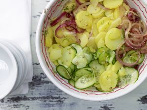 Kartoffel-Gurken-Salat mit Dill Rezept
