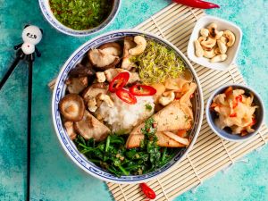 Kimchi-Reis-Bowl mit Tofu und Shiitakepilzen Rezept