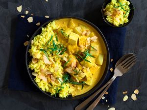 Kohlrabi-Mango-Curry mit Paneer und Kurkuma-Mandel-Reis Rezept