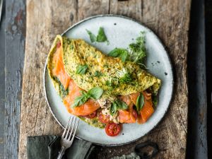 Kräuter-Omelett mit Frischkäse und Räucherlachs Rezept