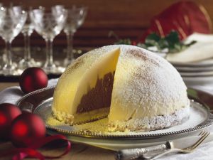 Kuppeltorte mit Schokomousse Rezept | EAT SMARTER