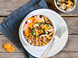 Lachs-Bowl mit reis-fit Feelgood Bohnen, Chia mit Quinoa & Gemüse Rezept