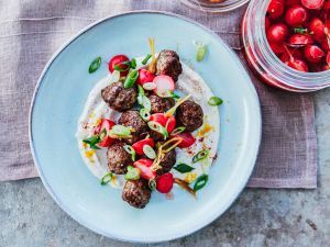 Lammbällchen mit Knoblauchjoghurt Rezept