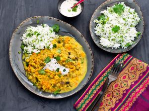 Linsen-Gemüse-Dal mit Basmati-Koriander-Reis Rezept