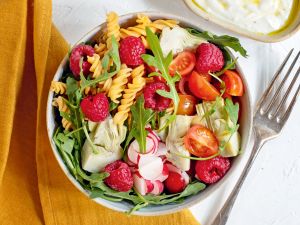 Linsennudel-Bowl mit Skyr-Leinöl-Dip Rezept