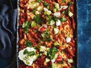 Linsennudel-Hühnchen-Auflauf mit Avocado-Salsa Rezept