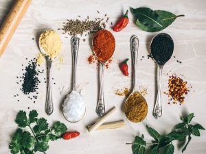 Magen-Darm-Hausmittel: Die 10 besten Kräuter und Gewürze