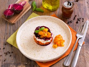 Mediterrane Rote-Bete-Reis-Türmchen mit Aprikosen-Paprika-Salsa Rezept