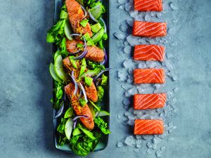 Ofenlachs mit Zitrone und Avocado-Apfel-Salat Rezept