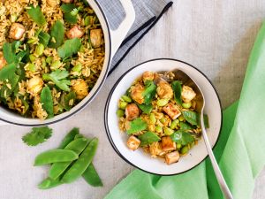 One-Pot-Reis mit Edamame, Zuckerschoten und Tofu Rezept