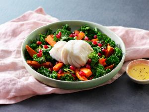 Pochierter Skrei auf einem Süßkartoffel-Grünkohl-Bett Rezept