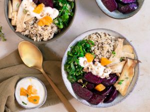 Reis-Bowl mit gebackener Roter Bete, Mangold und Kräuterseitlingen Rezept