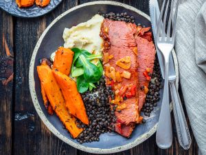 Roastbeef mit Kartoffelpüree, Linsen und Möhren Rezept