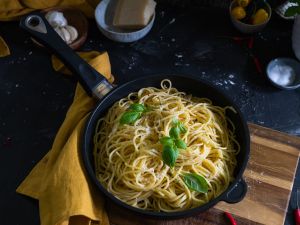 Spaghetti mit Knoblauch, Öl und Chili (Aglio, olio e peperoncino) Rezept