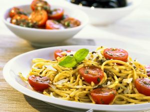 tagliolini mit tomaten und pesto 136771