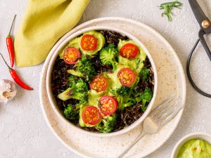 Zitroniger Avocado-Wildreis mit Chili und Brokkoli Rezept